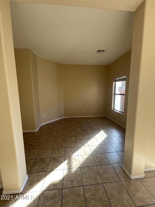 Building Photo - 2560 W Preserve Way
