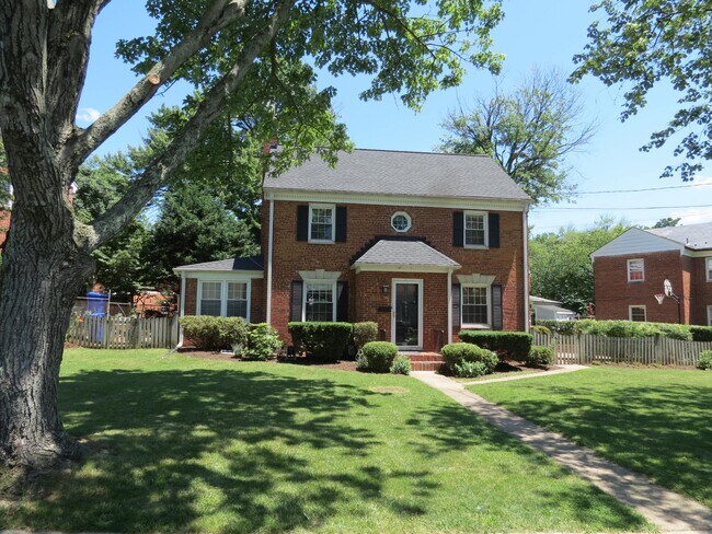 Building Photo - 9603 Evergreen St
