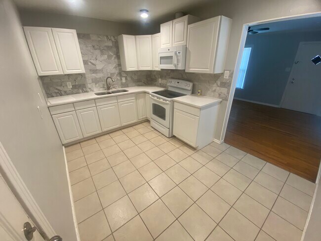 Building Photo - 3708 Kimbo Rd