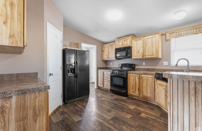 Building Photo - Kamas 3 Bedroom Home Available Now