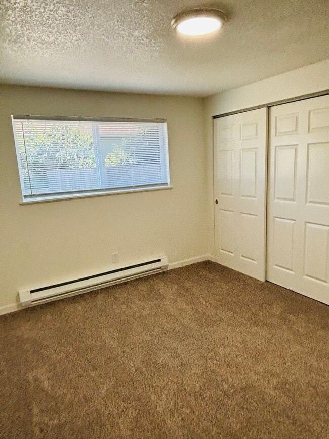 Building Photo - Cute 2 bedroom West Harvard area