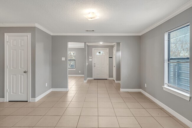 Building Photo - 1802 Eubanks St