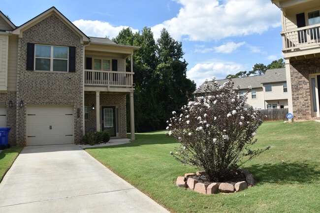 Building Photo - 2557 Castellan Dr
