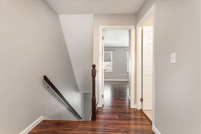 Building Photo - 617 Allenview Dr