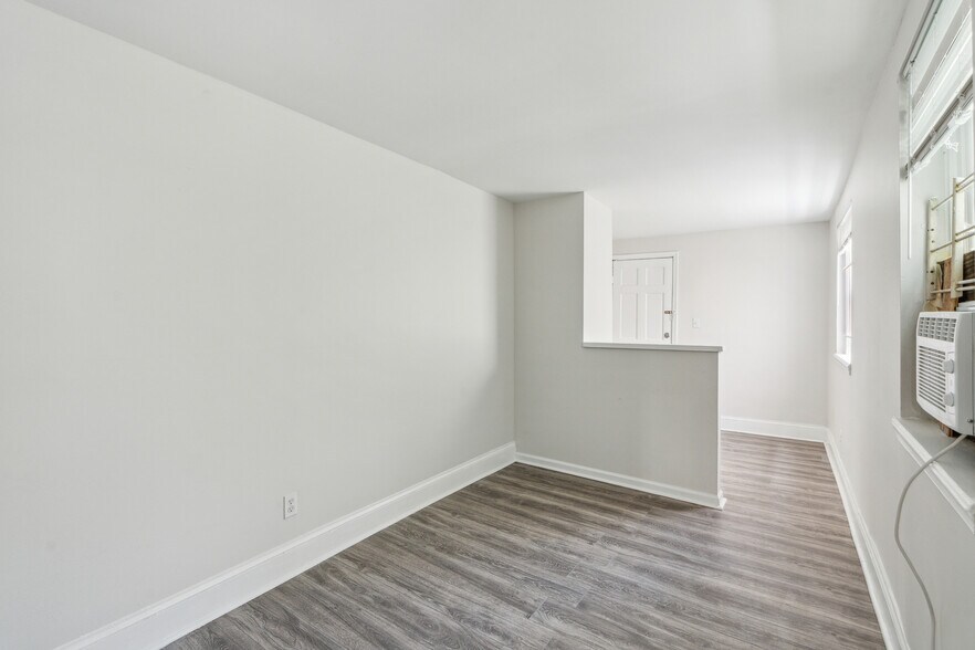 Building Photo - 822 W Lombard St