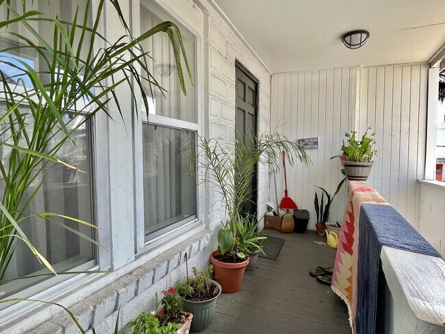 Building Photo - 138 King St