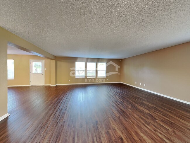 Building Photo - 15233 Beam St