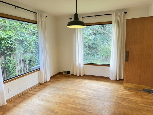 Building Photo - 2021 Taft Ave