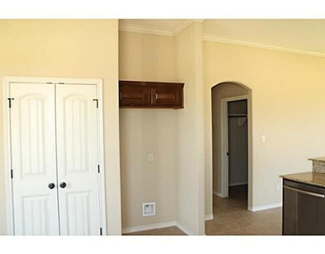 Building Photo - GORGEOUS 3 bed, 2 bath in Spring Creek Gar...