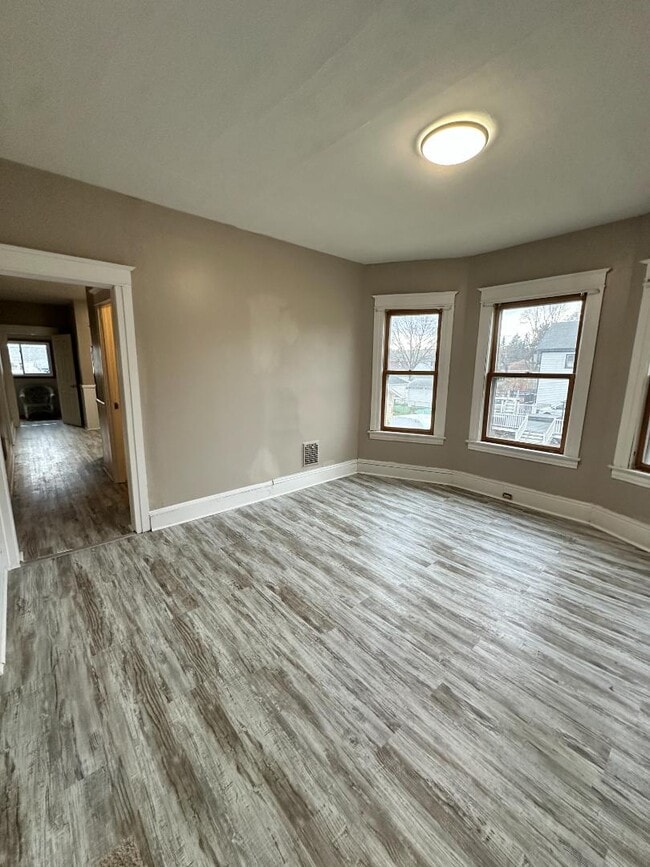 Building Photo - 612 7th St