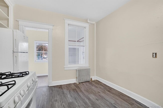 Building Photo - 52 Groshon Ave