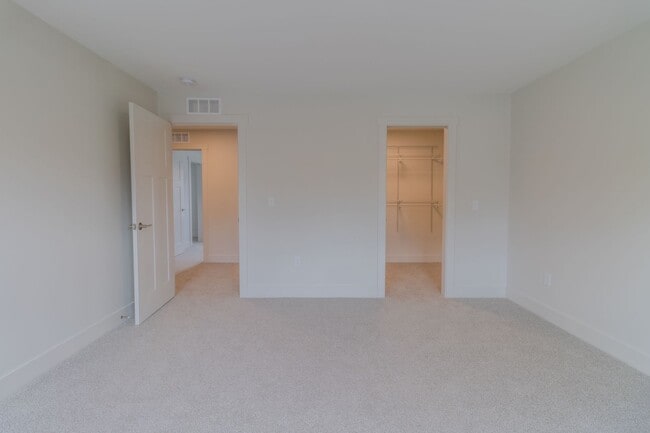 Building Photo - Premier Place and Premier Living!