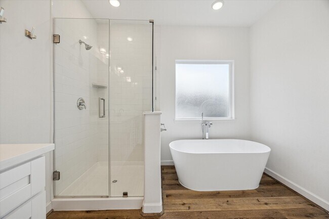 Primary Photo - 2333 Hoskins Dr