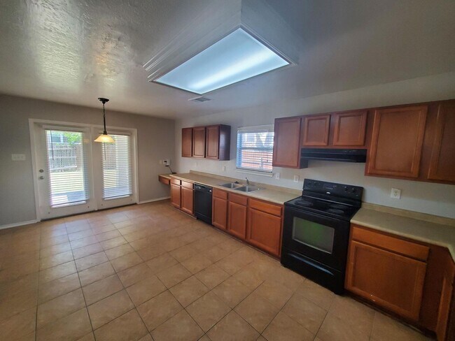 Building Photo - 1411 Ambush Creek