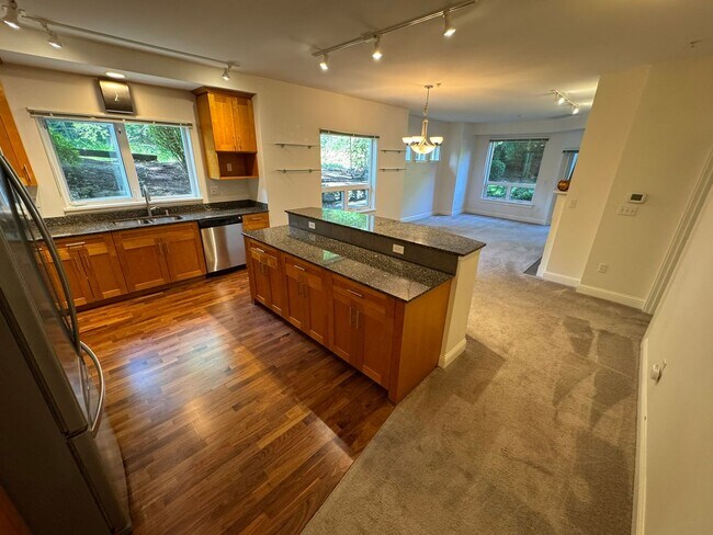 Building Photo - 2bd/1.75ba Issaquah Condo