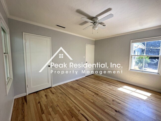 Building Photo - 3 br, 1 bath House - 5200 F Street