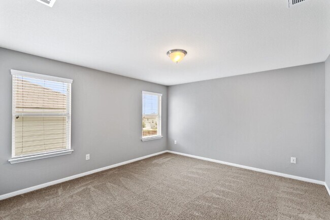 Building Photo - 467 Twisted Oaks Ln