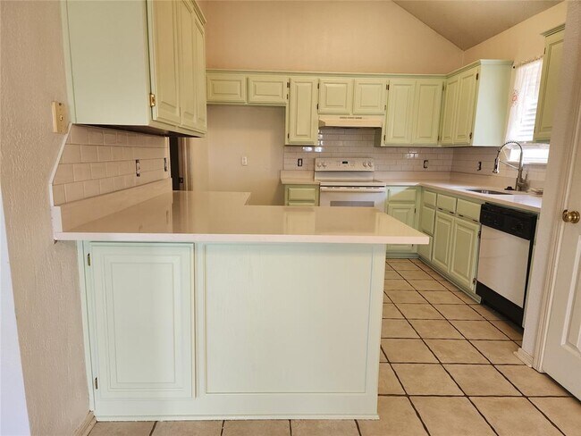 Building Photo - 1717 Foxfire Rd