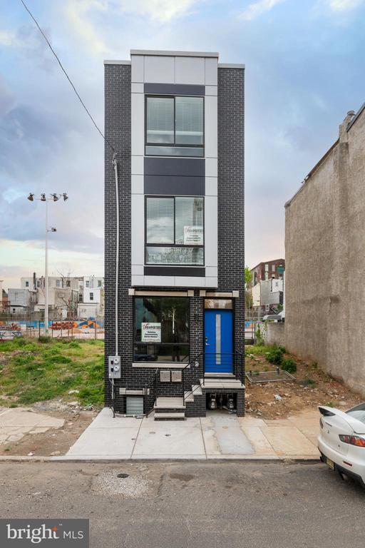 Building Photo - 2550 N Howard St