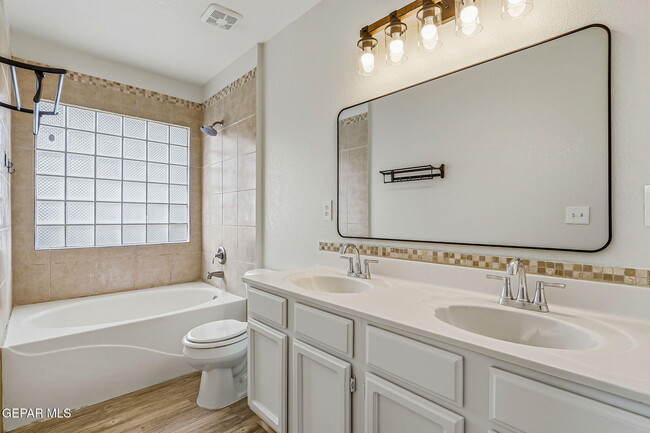 Building Photo - 11764 Balladeer Ave