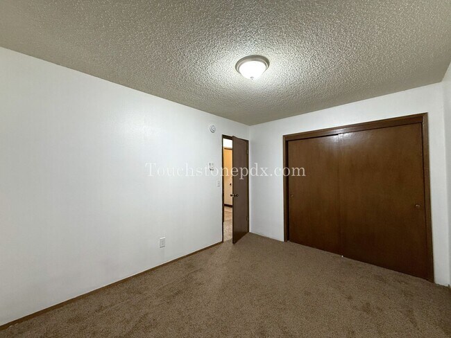 Building Photo - Cozy 2BD Apartment with Patio, East Portland