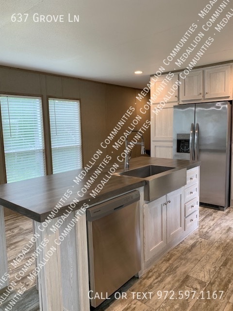 Building Photo - 637 Grove Ln