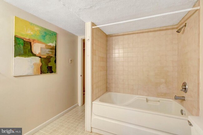 Building Photo - 5315 Summit Dr