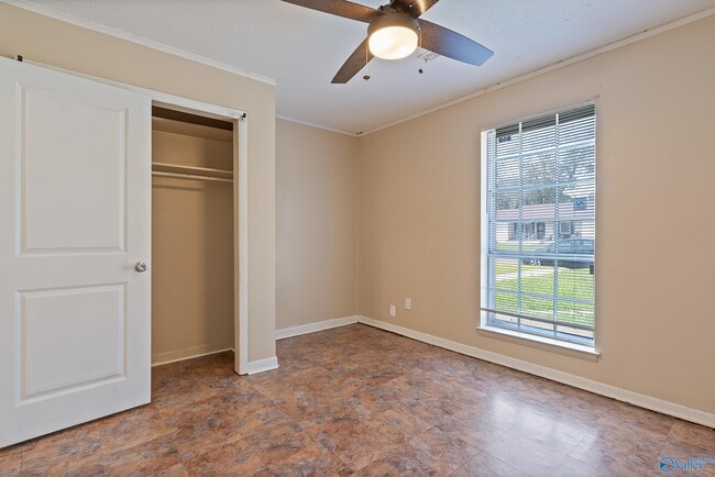 Building Photo - 616 7th Ave SW