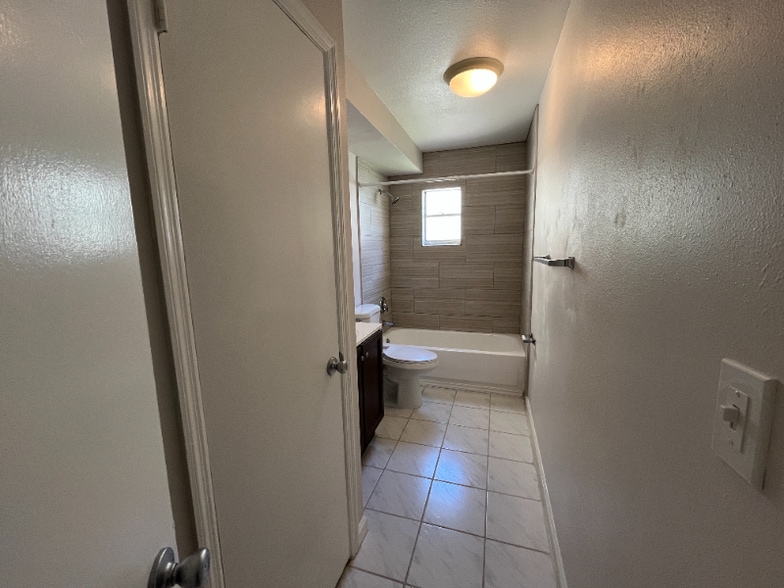 Building Photo - 310 S Orleans Ave