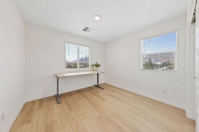 Building Photo - 10778 Clarence Ct