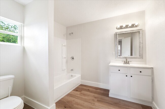 Building Photo - 7104 Dallas St