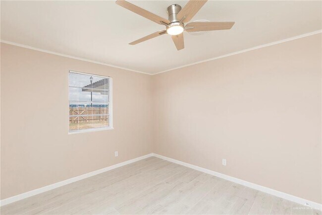 Building Photo - 29 Tulip Ave