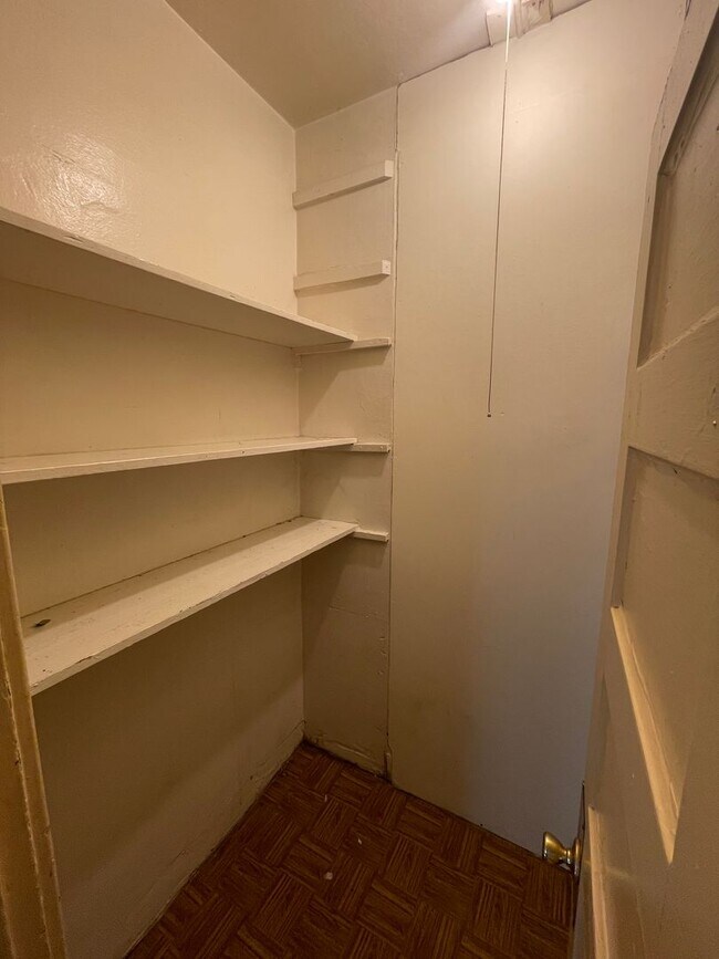 Building Photo - 3 Bedroom 1 Bath in the heart of Lower Eas...