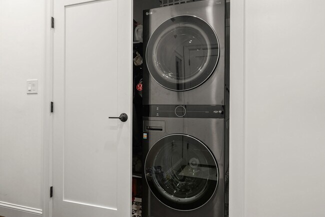 Building Photo - 753 E Broadway