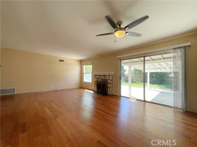 Building Photo - 1338 E Cypress Ave
