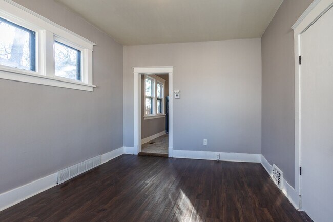 Building Photo - An Adorable 2BD/1BA Home That Has Been Renovated