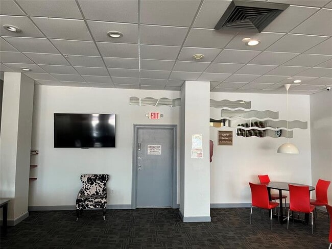 Building Photo - 400 Kings Point Dr