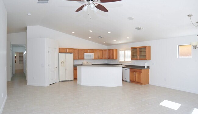 Building Photo - 3 bedroom 2 bathroom in Vail School District