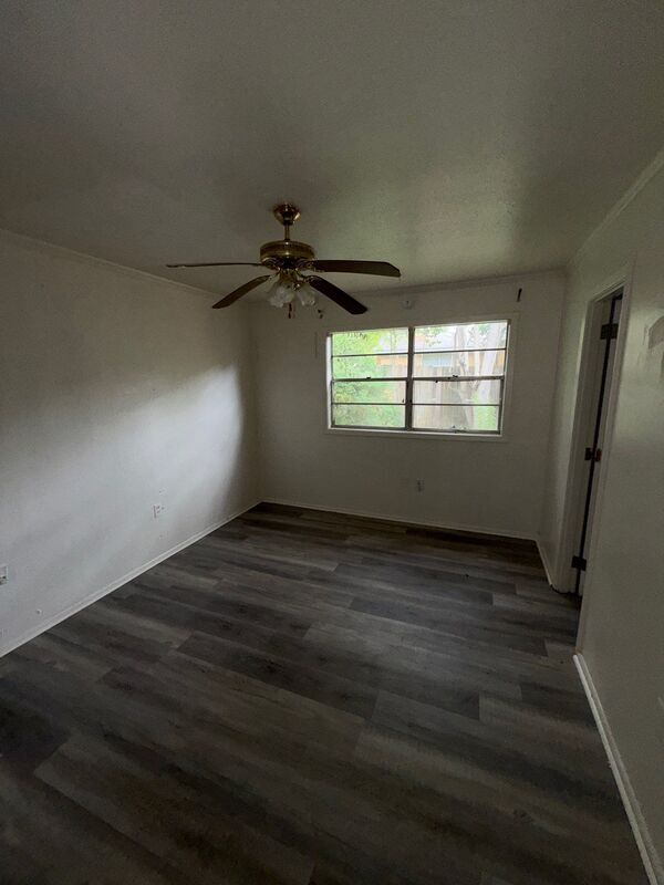 Building Photo - 663 Queen Julianna Ln