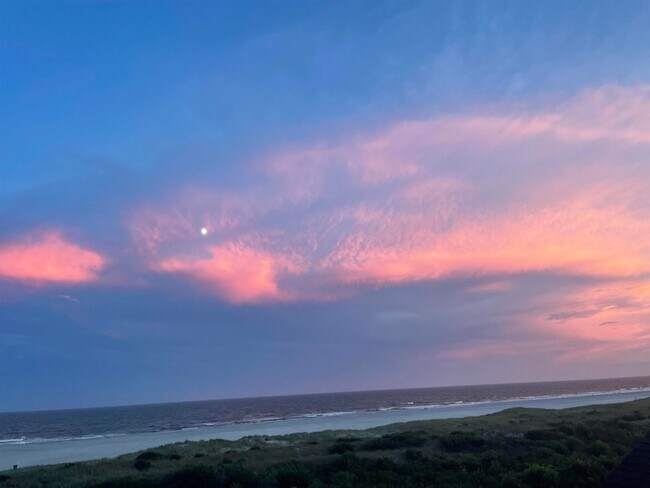 Building Photo - 404 21st St S