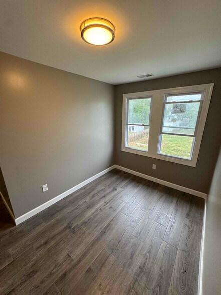 Building Photo - 100 N 6th St