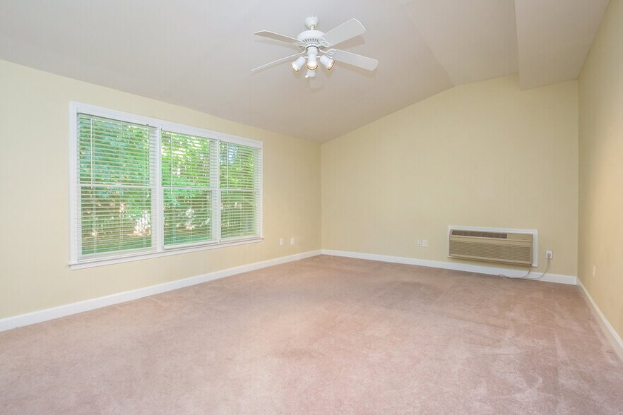 Building Photo - 1042 Amberton Ln