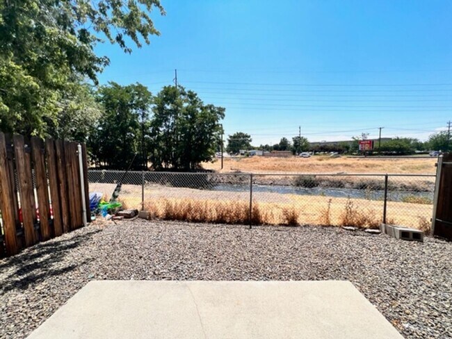 Building Photo - 6529 W Douglas St