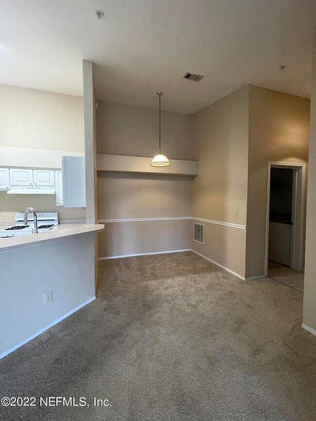 Building Photo - 13810 Sutton Park Dr N