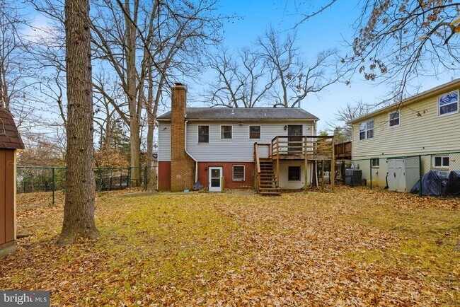 Building Photo - 4904 Hollywood Rd