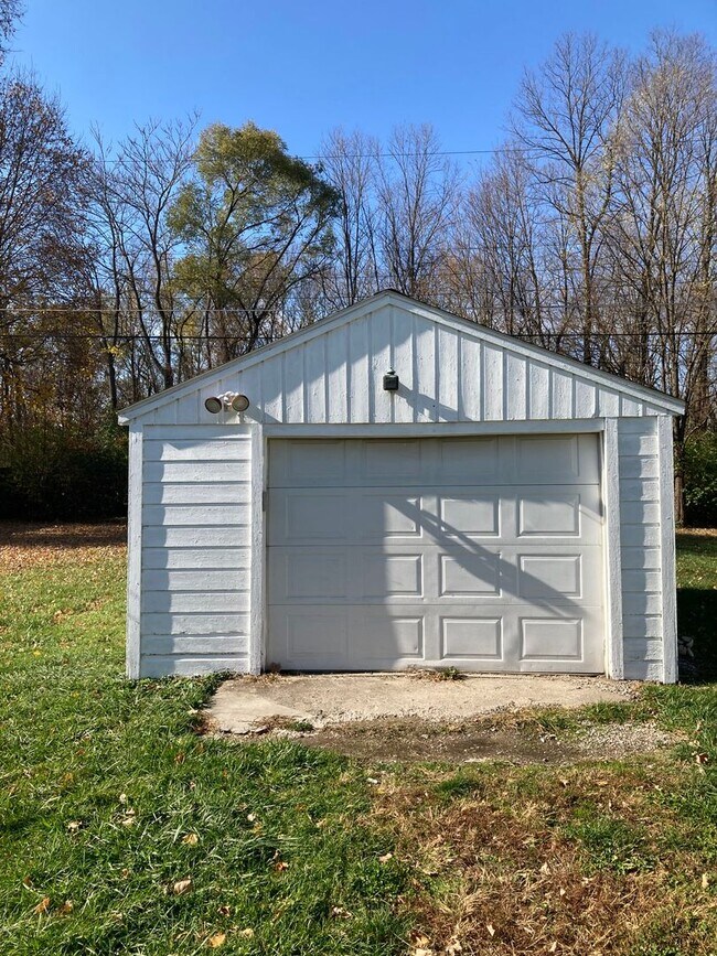 Building Photo - 3 bedroom 1 bath