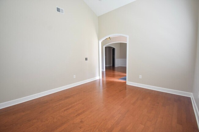 Building Photo - 4 Bedroom 2 Bathroom Home in Anderson Creek