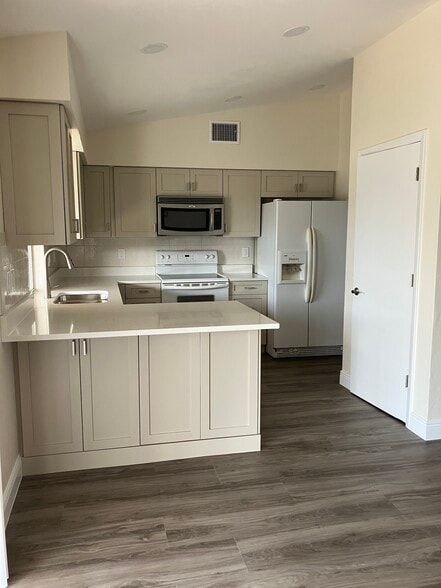 New kitchen with full size pantry - 3712 SW 5th Pl