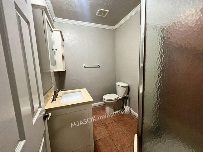 Building Photo - 4 Bedroom Home in Lawton — Available Now