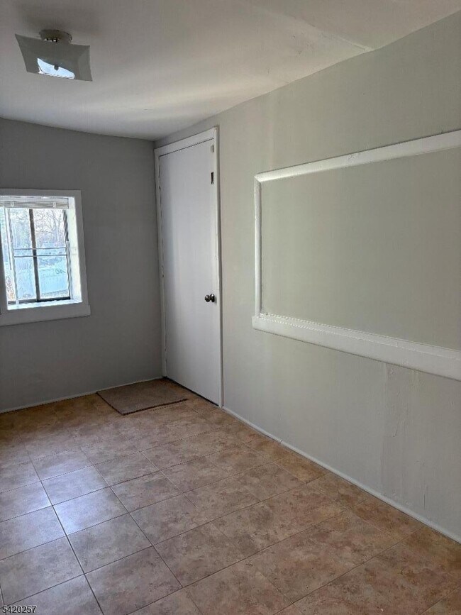 Building Photo - 161 Union Ave